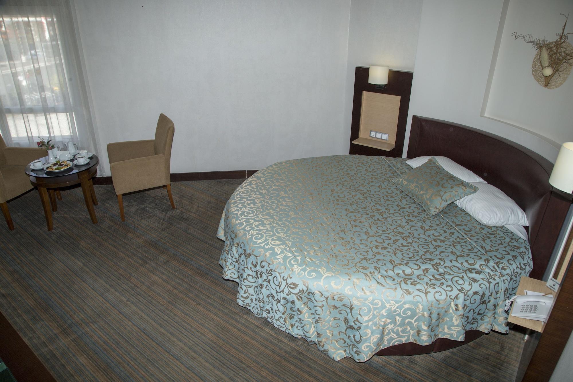 Mom 4* İzmir