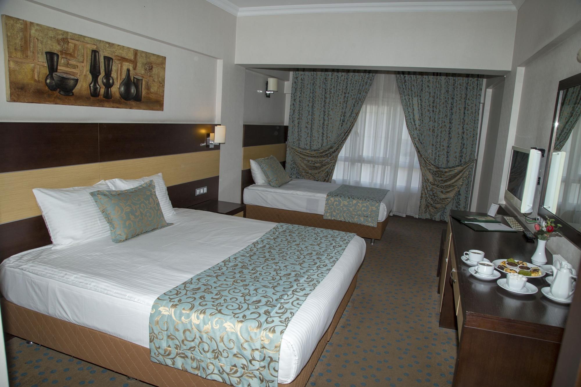 Mom Hotel 4*