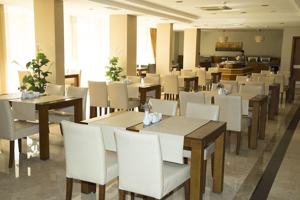 Hotel Mom İzmir