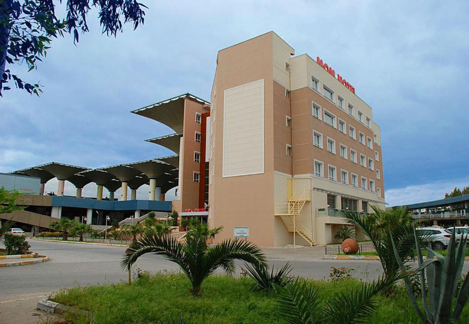 Mom Hotel 4*