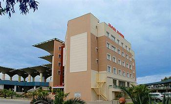 Mom Hotel