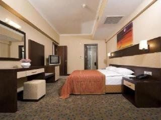 Hotel Mom