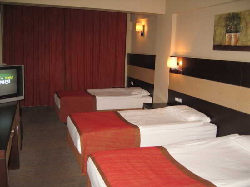 Mom Hotel İzmir