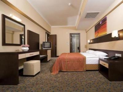 Mom Hotel 4*