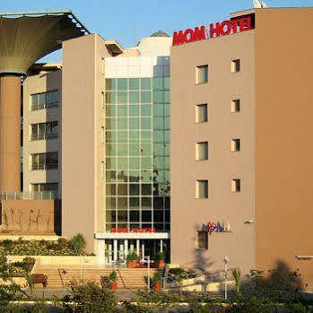 Hotel Mom 4*